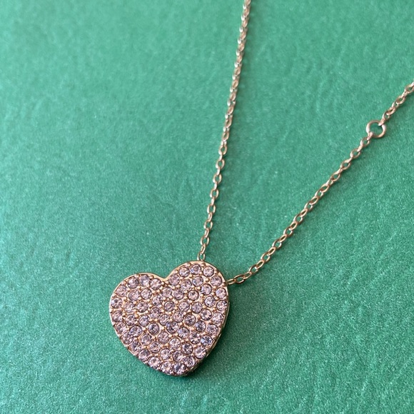 Pave heart NWOT gold tone costume jewelry 15 1/2 inch necklace - Picture 3 of 4